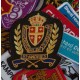 Geborduurde emblemen en badges of patches voor verschillende organizaties